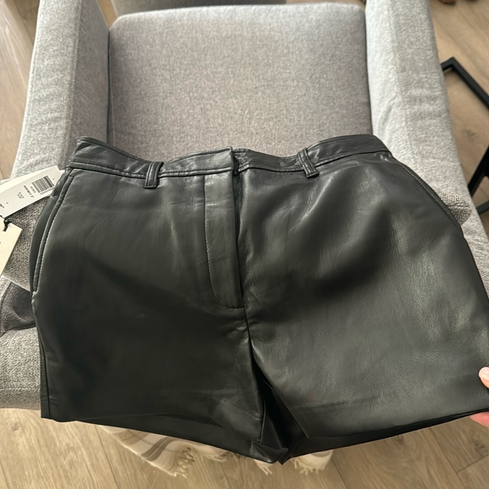Aritzia AGENCY 3” black leather shorts